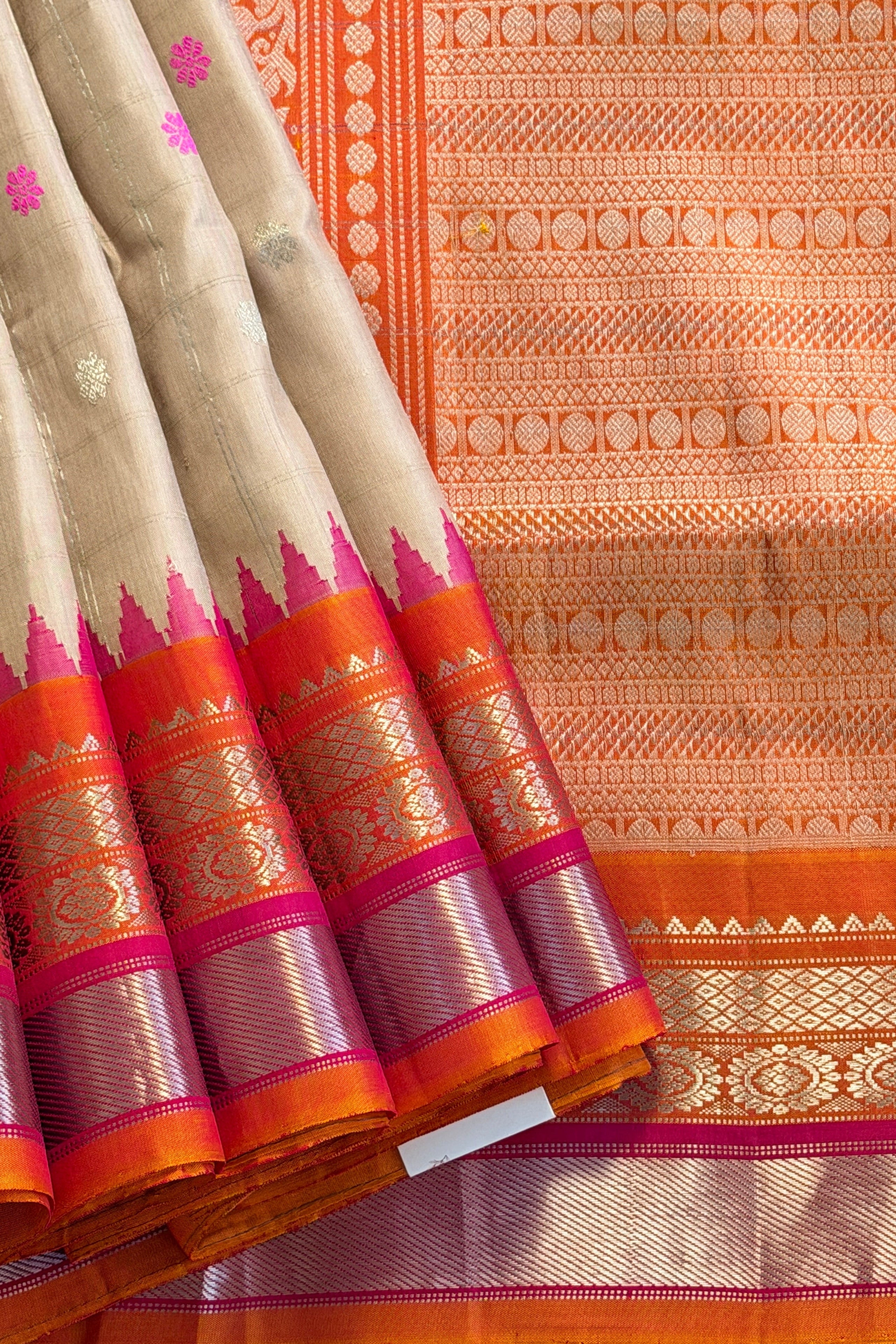 Kuttu Gadwal Pure Silk Handloom Saree