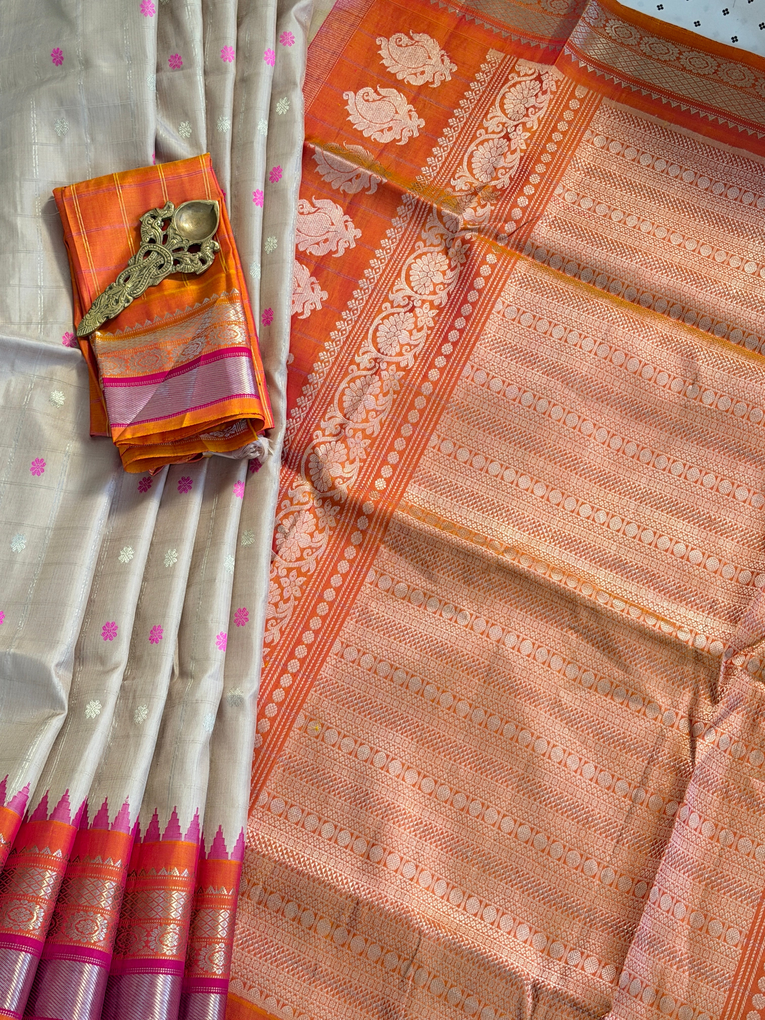 Kuttu Gadwal Pure Silk Handloom Saree