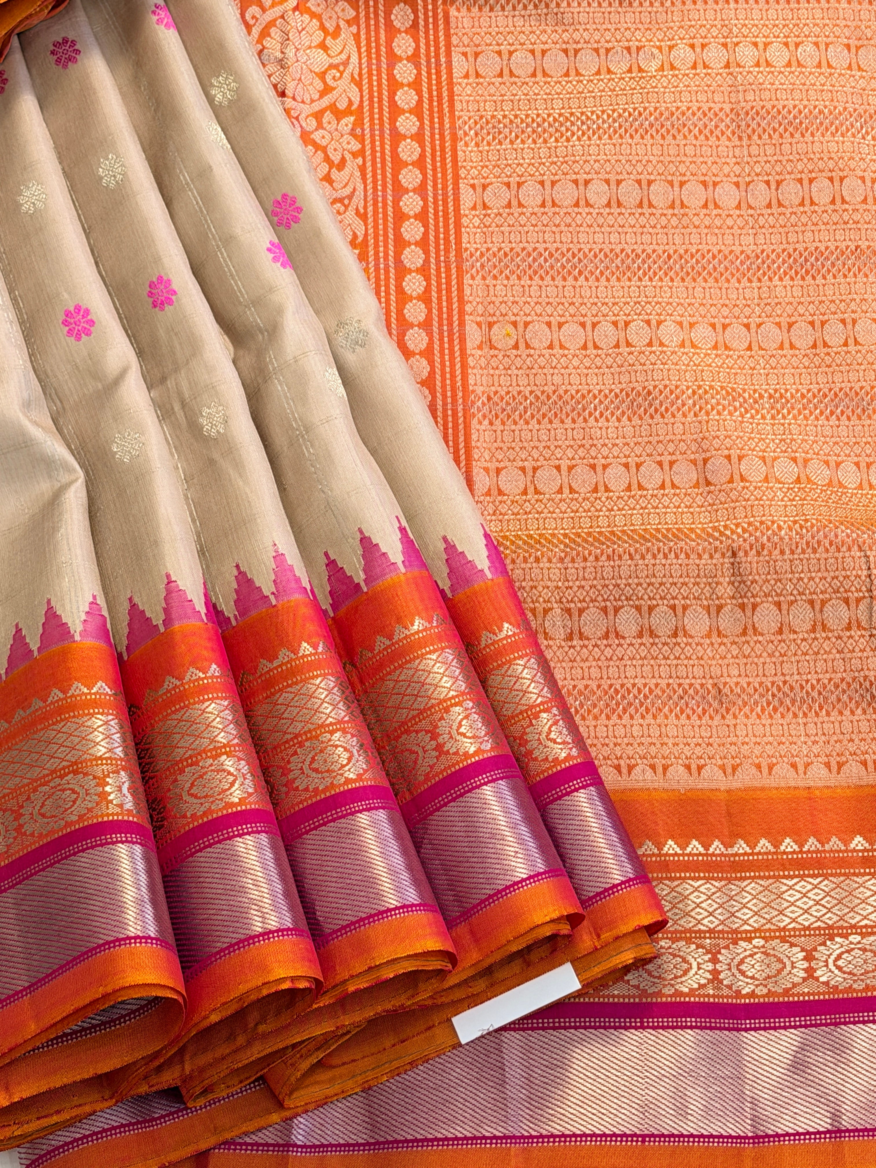 Kuttu Gadwal Pure Silk Handloom Saree