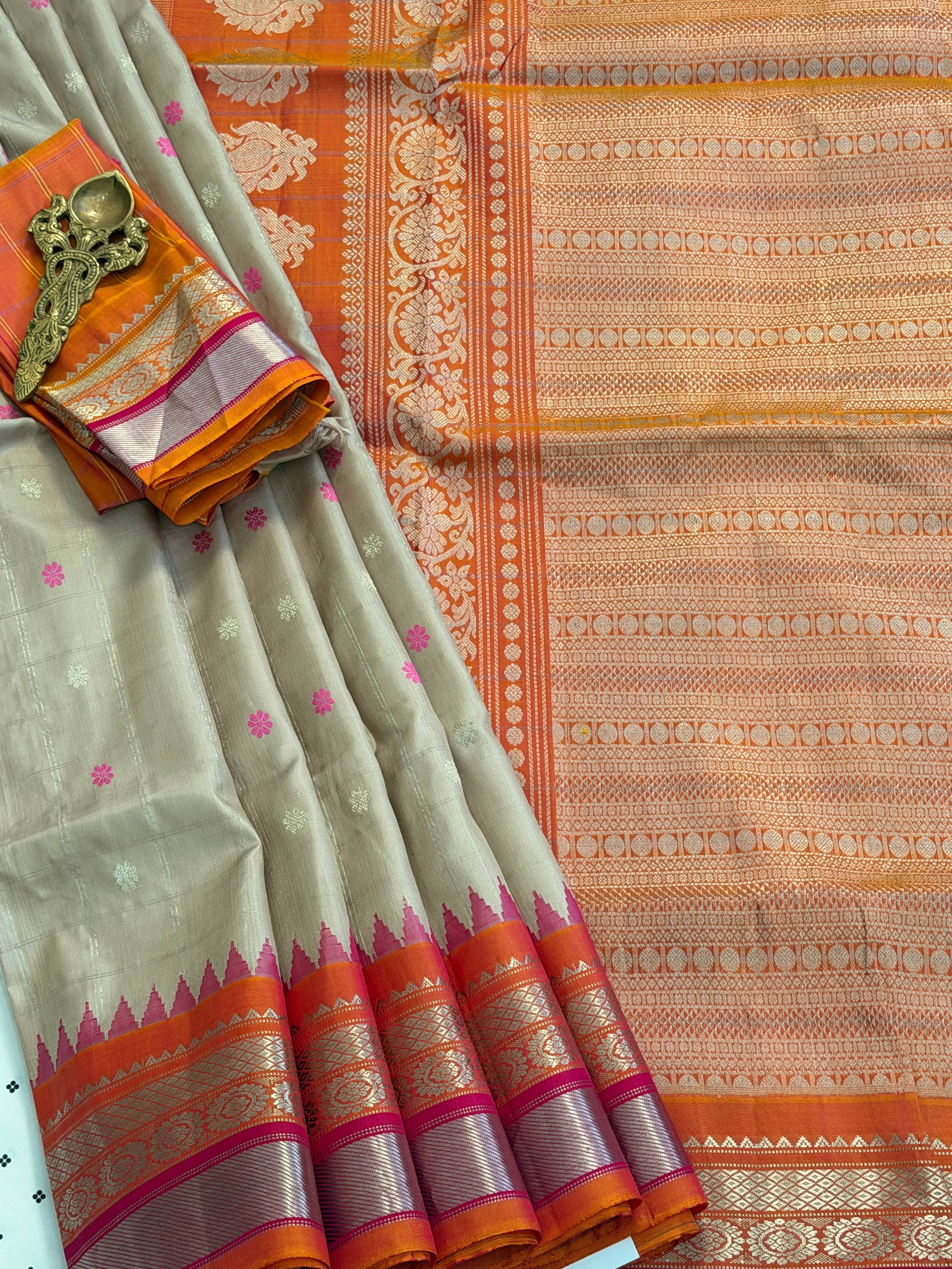 Kuttu Gadwal Pure Silk Handloom Saree