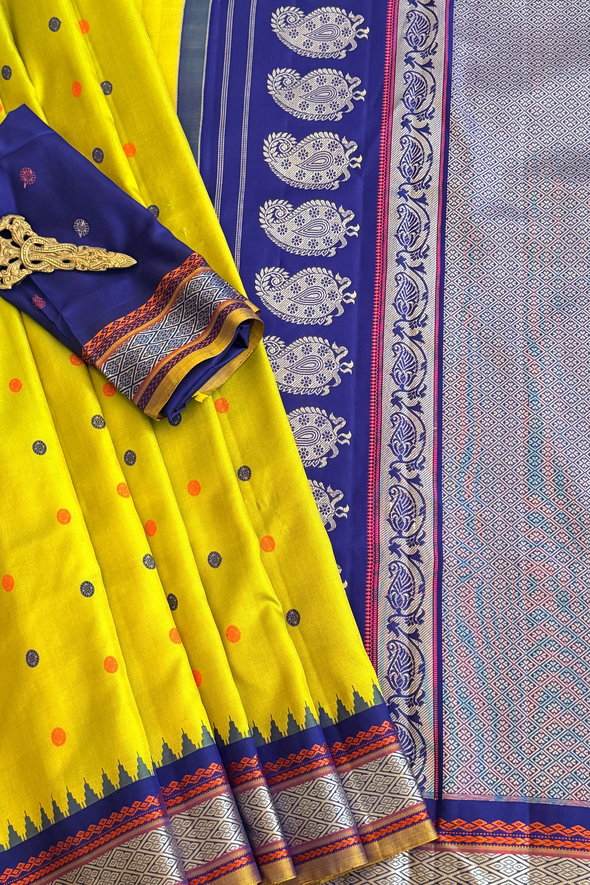 Kuttu Gadwal Pure Silk Handloom Saree