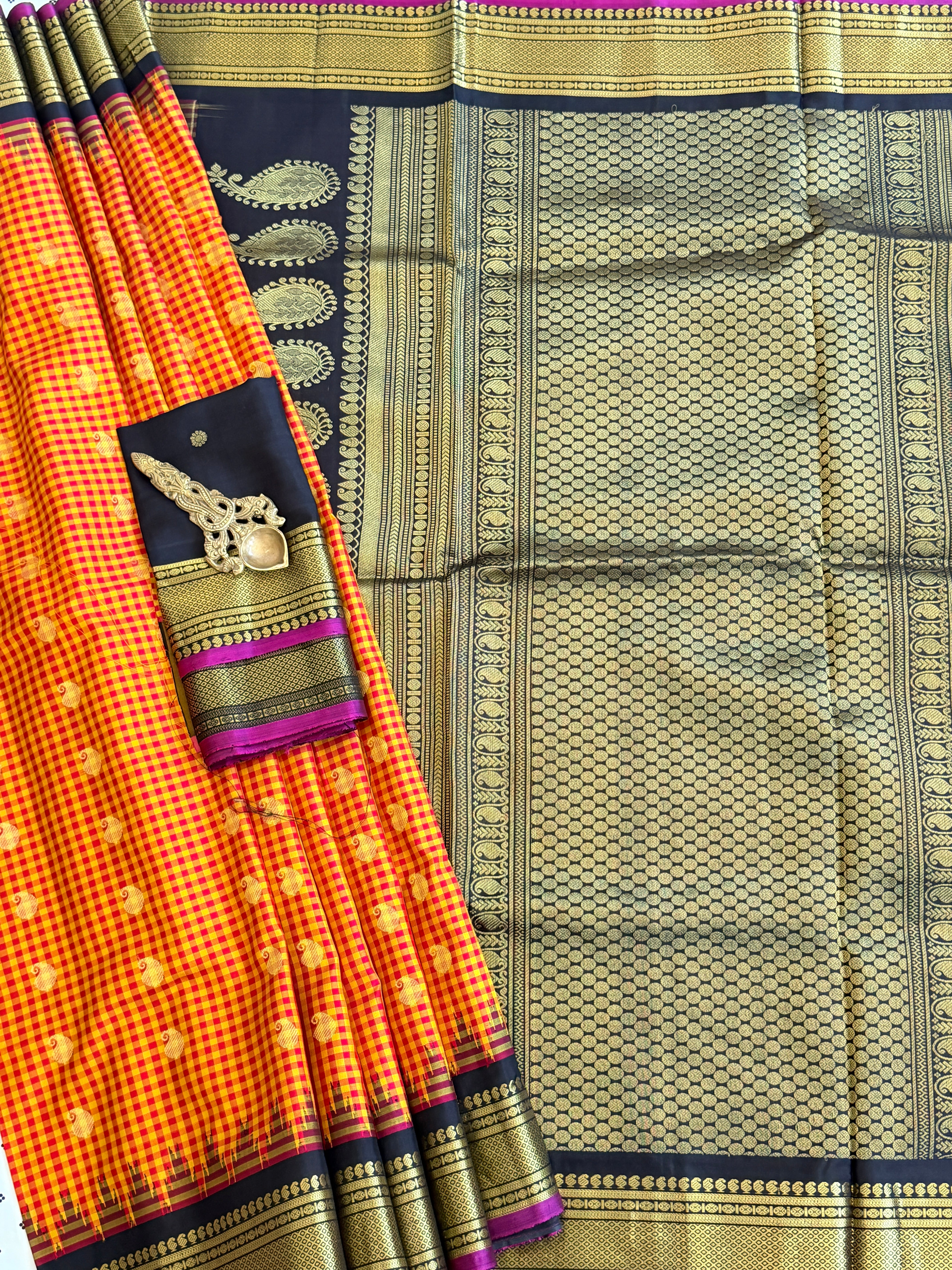 Kuttu Gadwal Pure Silk Handloom Saree