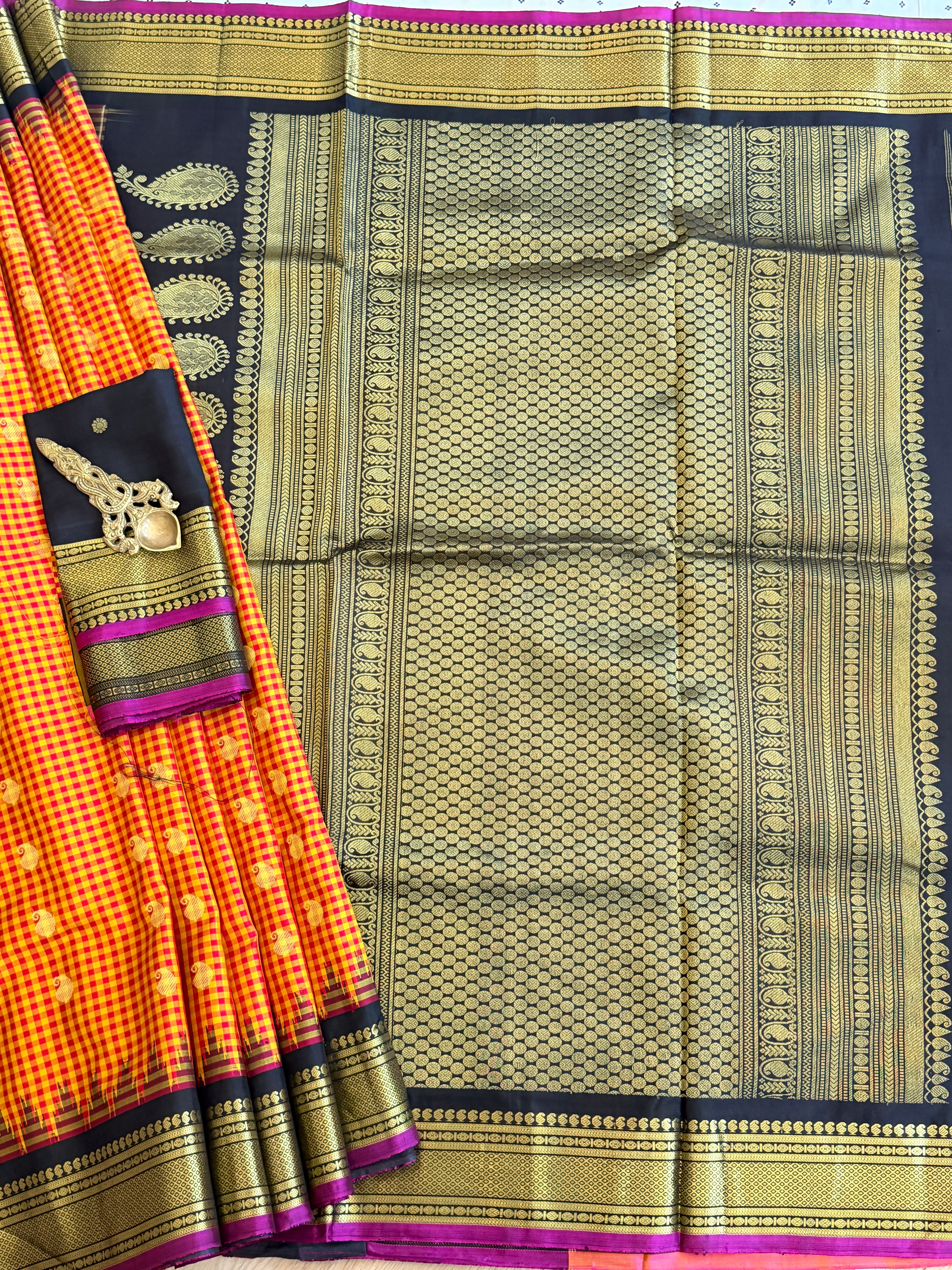 Kuttu Gadwal Pure Silk Handloom Saree