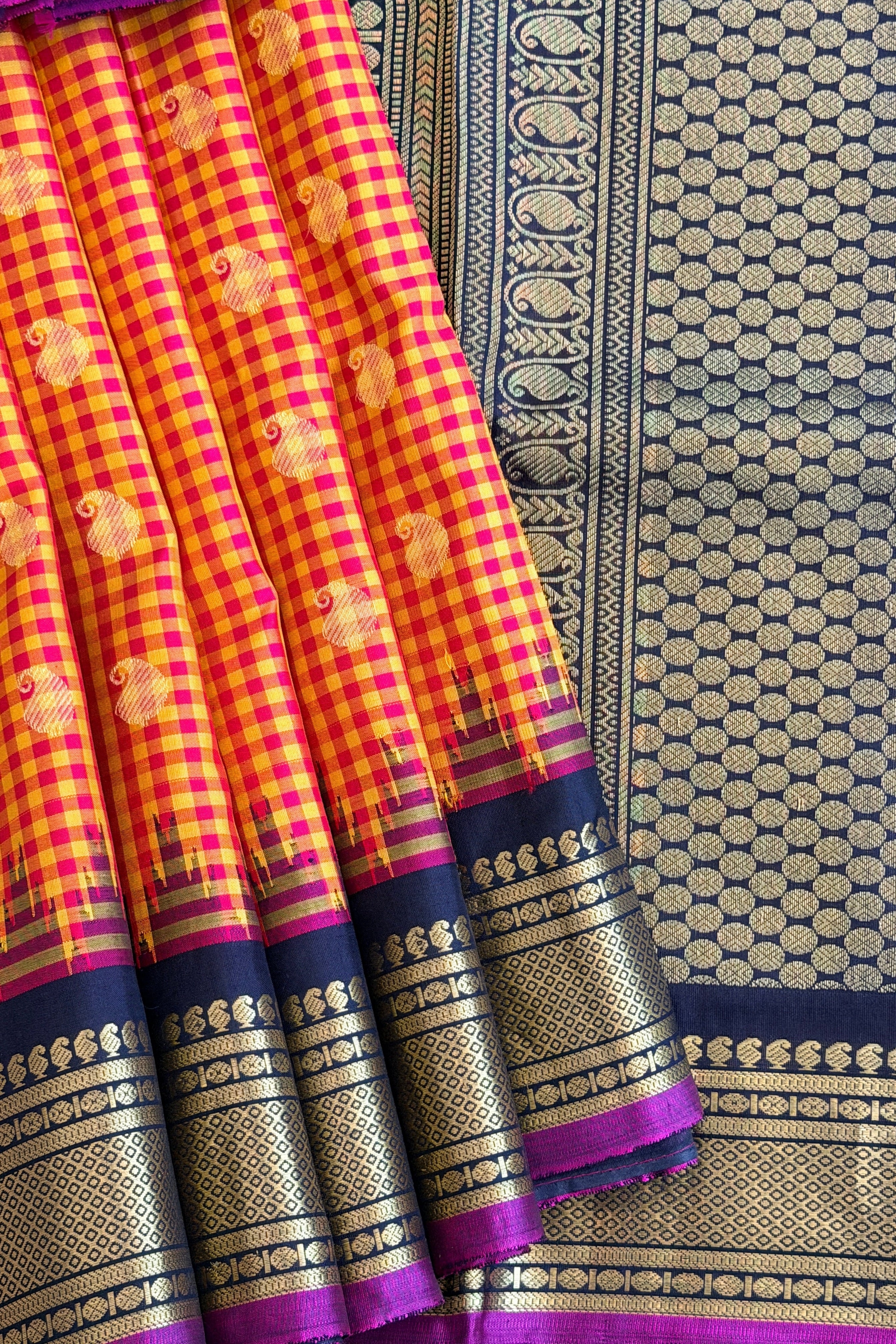 Kuttu Gadwal Pure Silk Handloom Saree