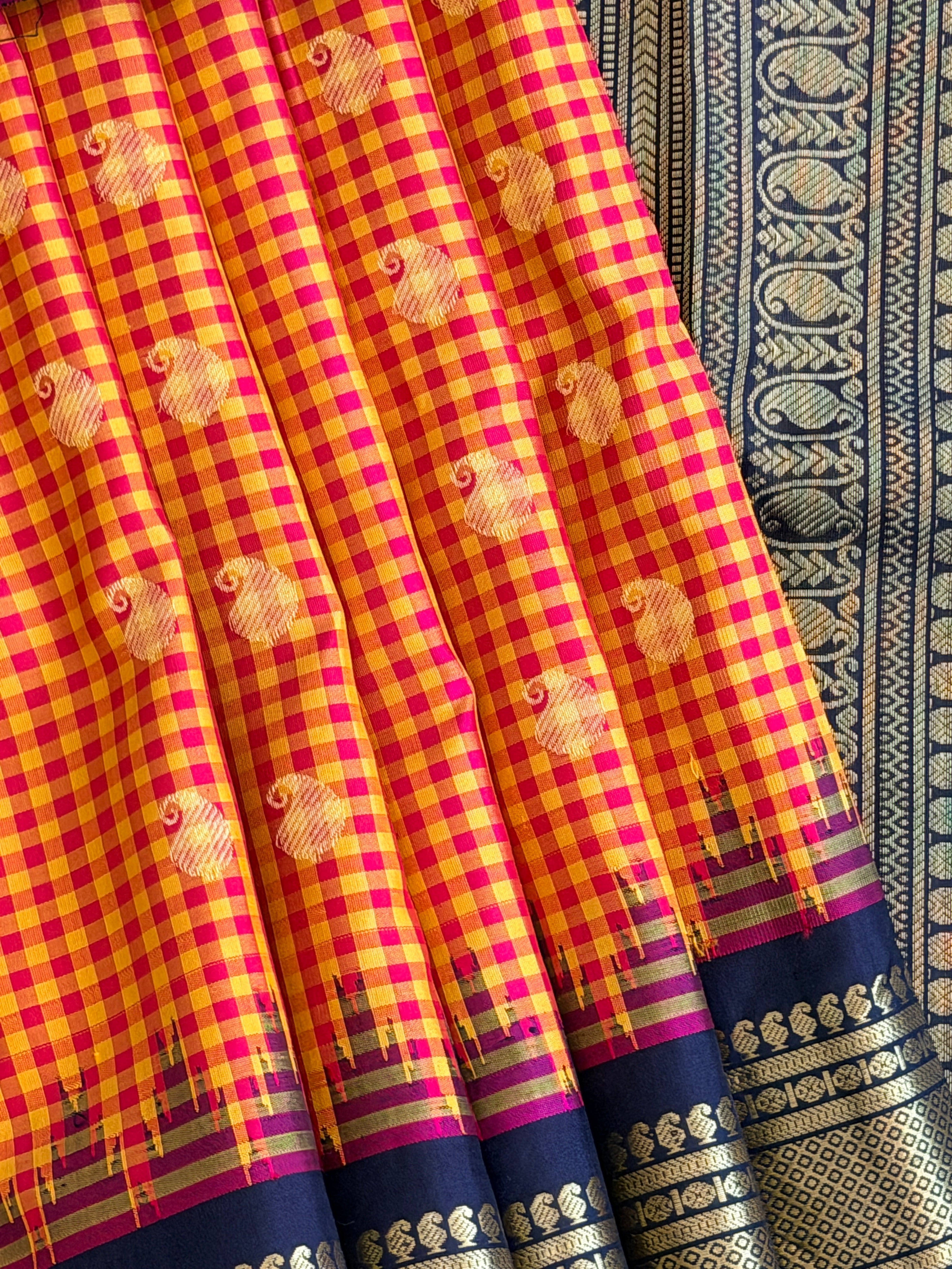 Kuttu Gadwal Pure Silk Handloom Saree