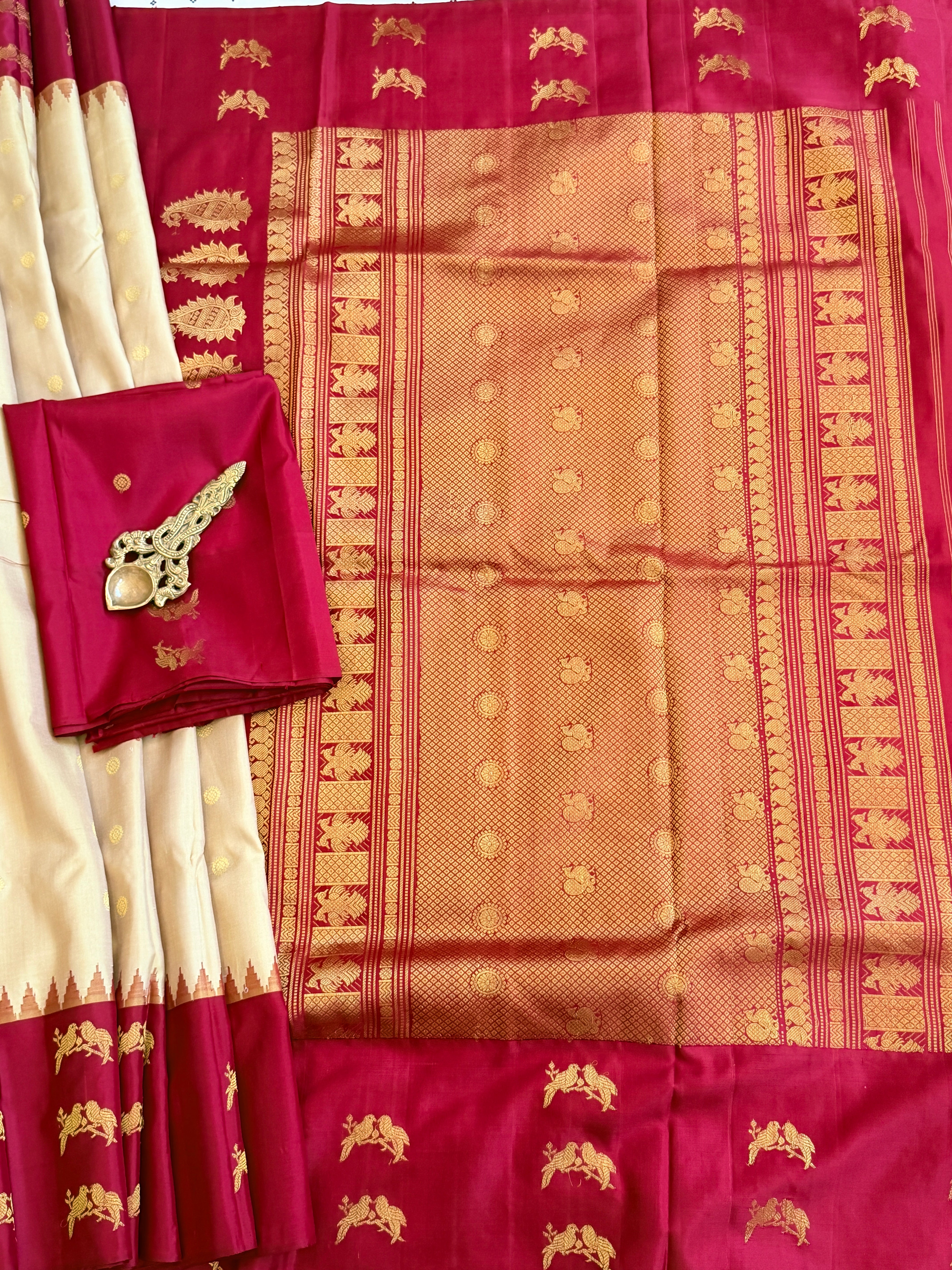 Kuttu Gadwal Pure Silk Handloom Saree