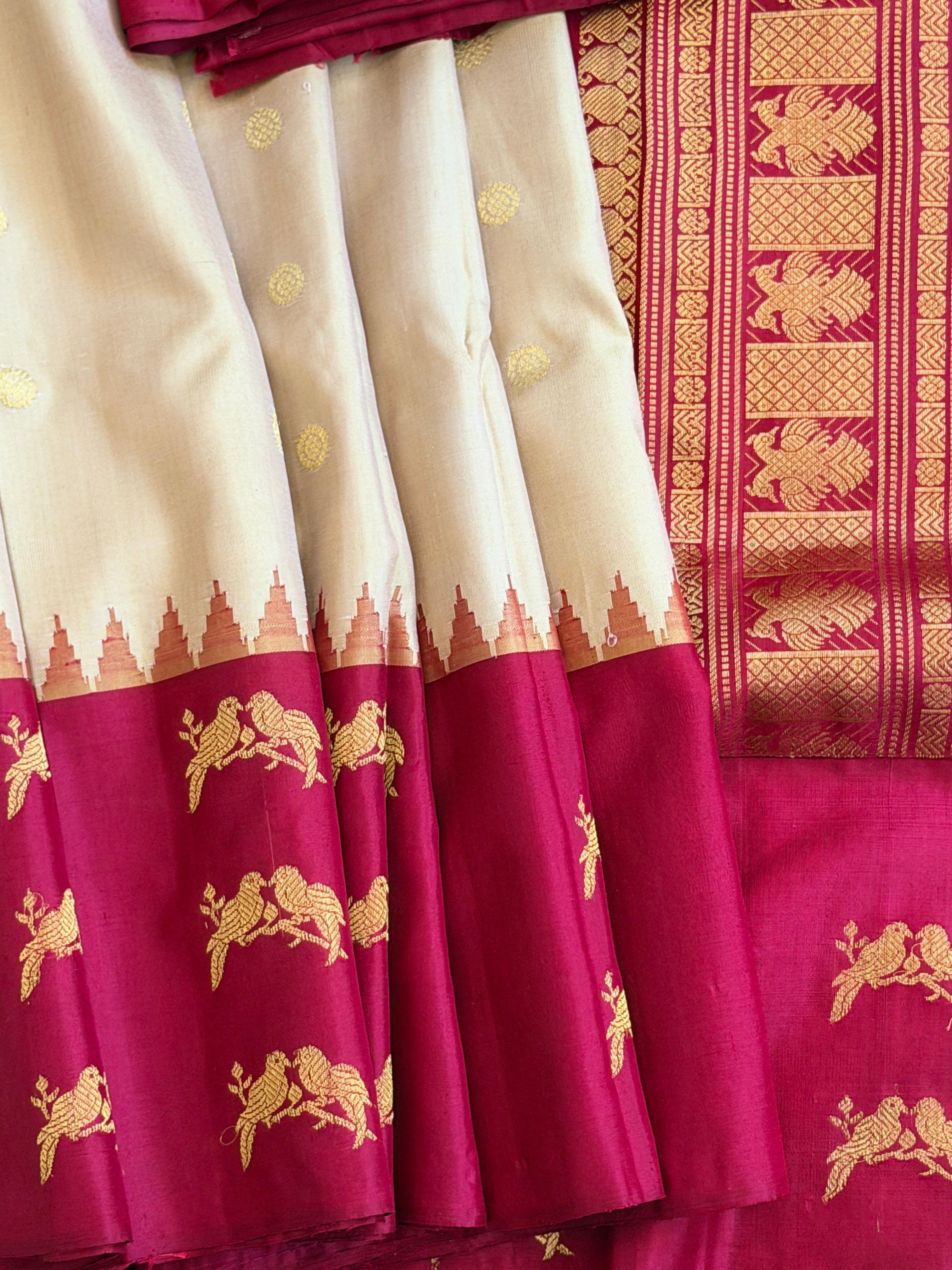 Kuttu Gadwal Pure Silk Handloom Saree