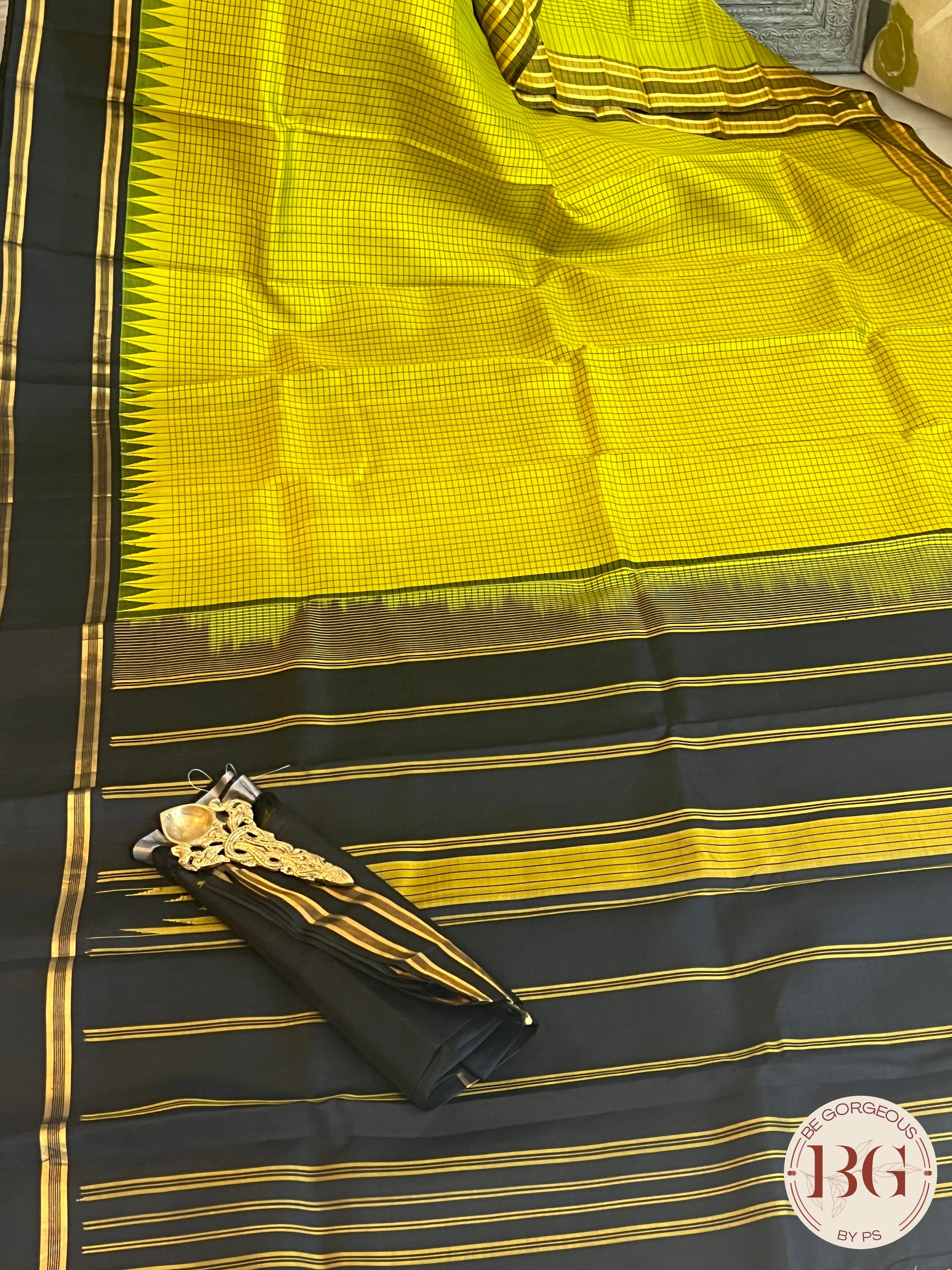 Pure Kanjeevaram Silk Handloom saree color - light green & black