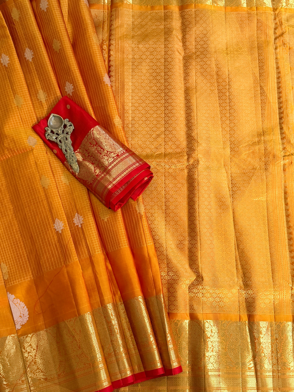 Kuttu Gadwal Pure Silk Handloom Saree