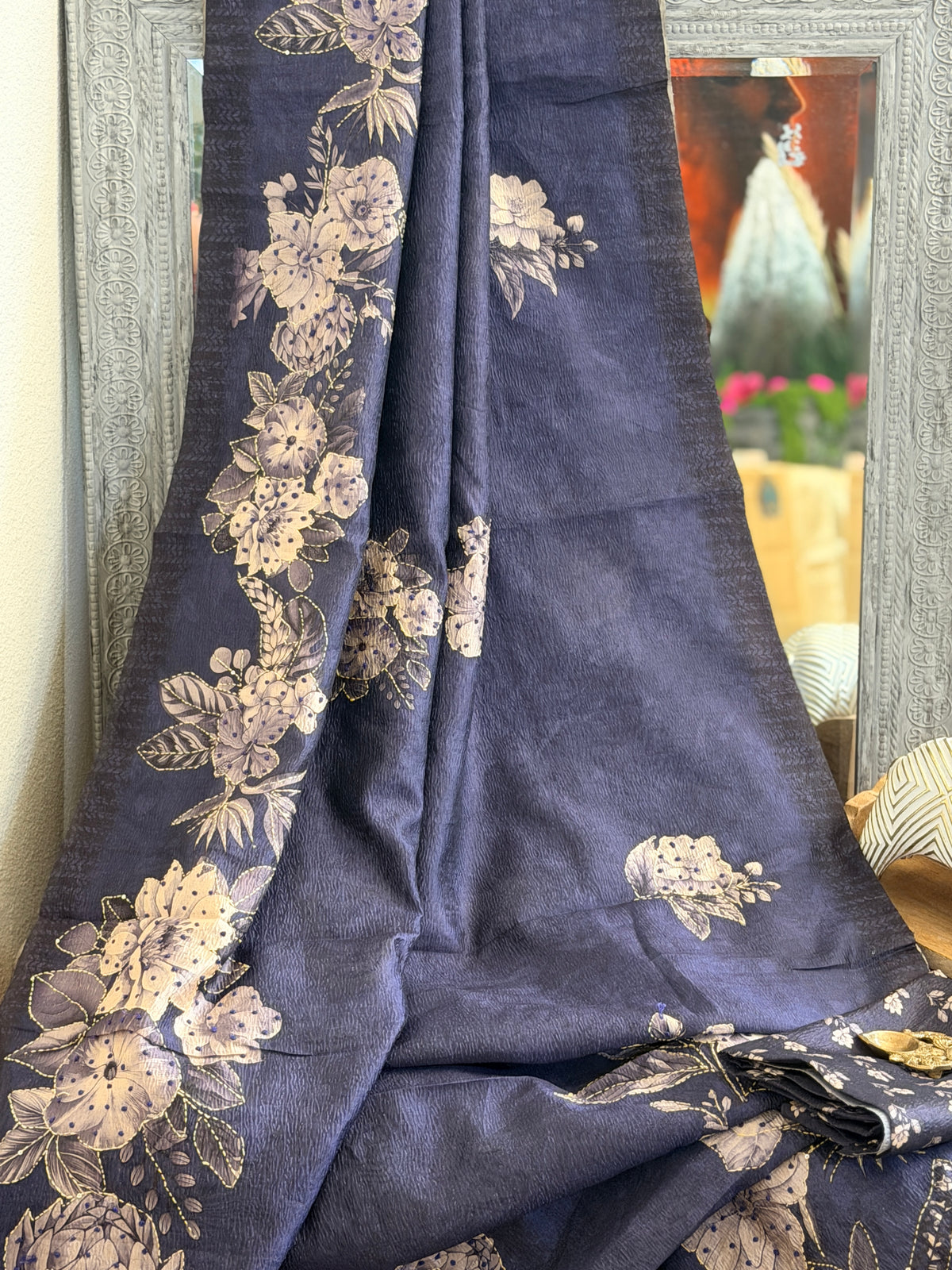 Semi Tussar Printed saree with French Knot work