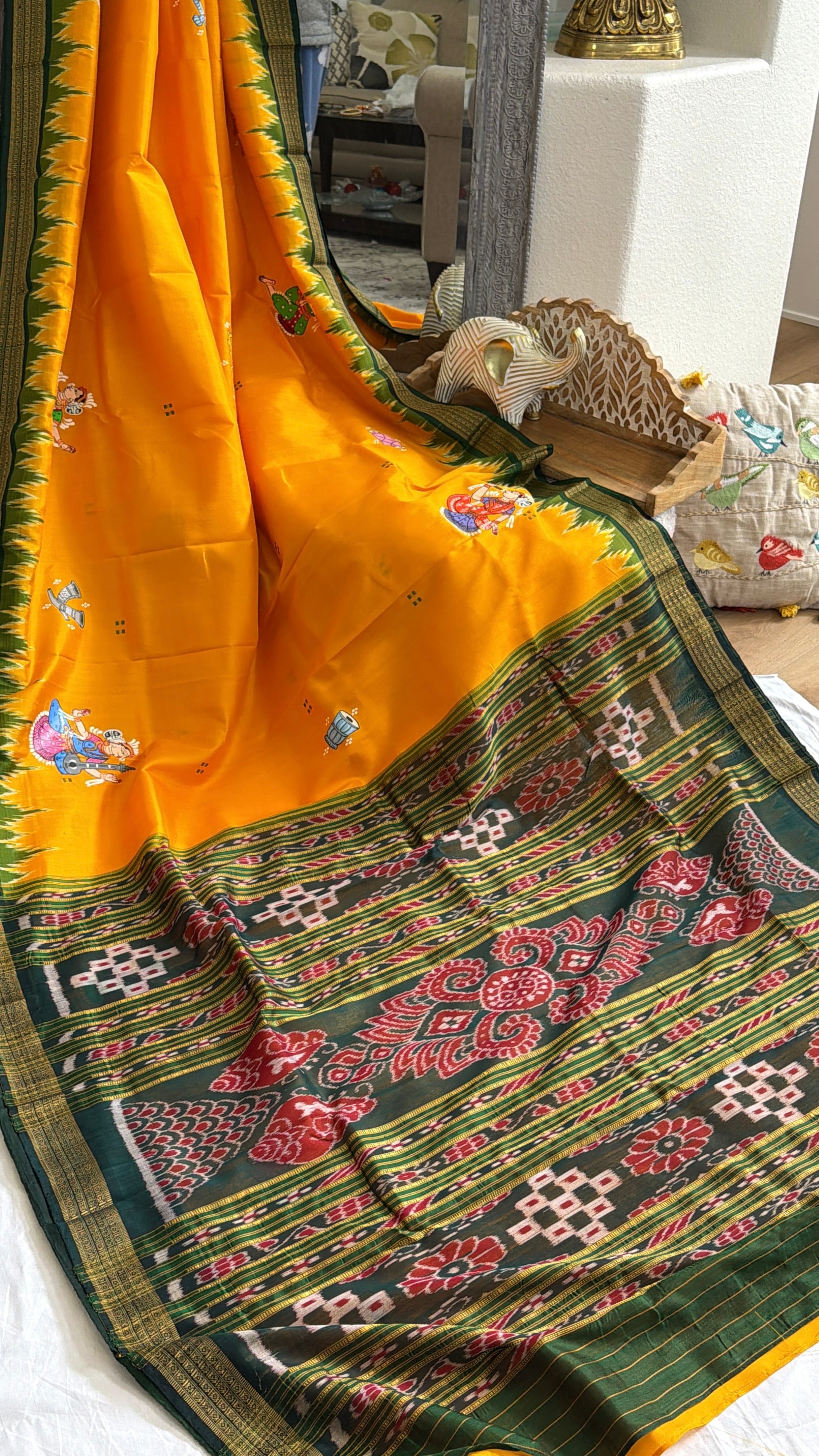 Khandua plain mini buti saree with pattachitra work
