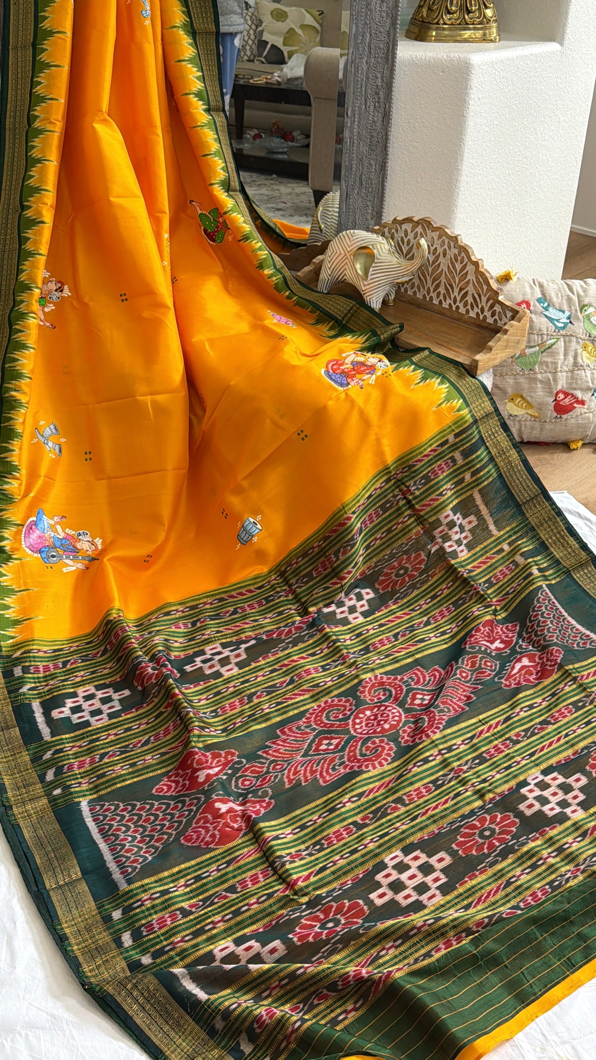 Khandua plain mini buti saree with pattachitra work