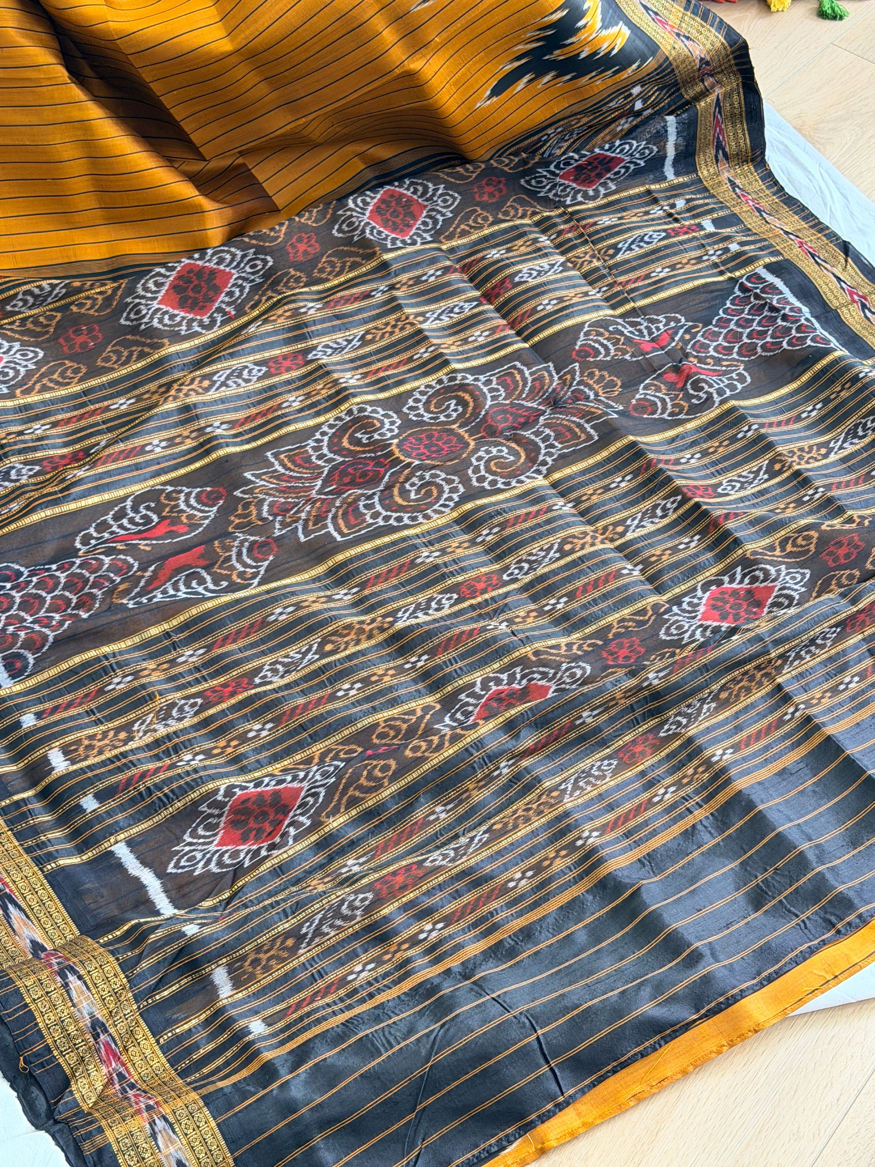 Stripe body big temple border pure khandua silk saree