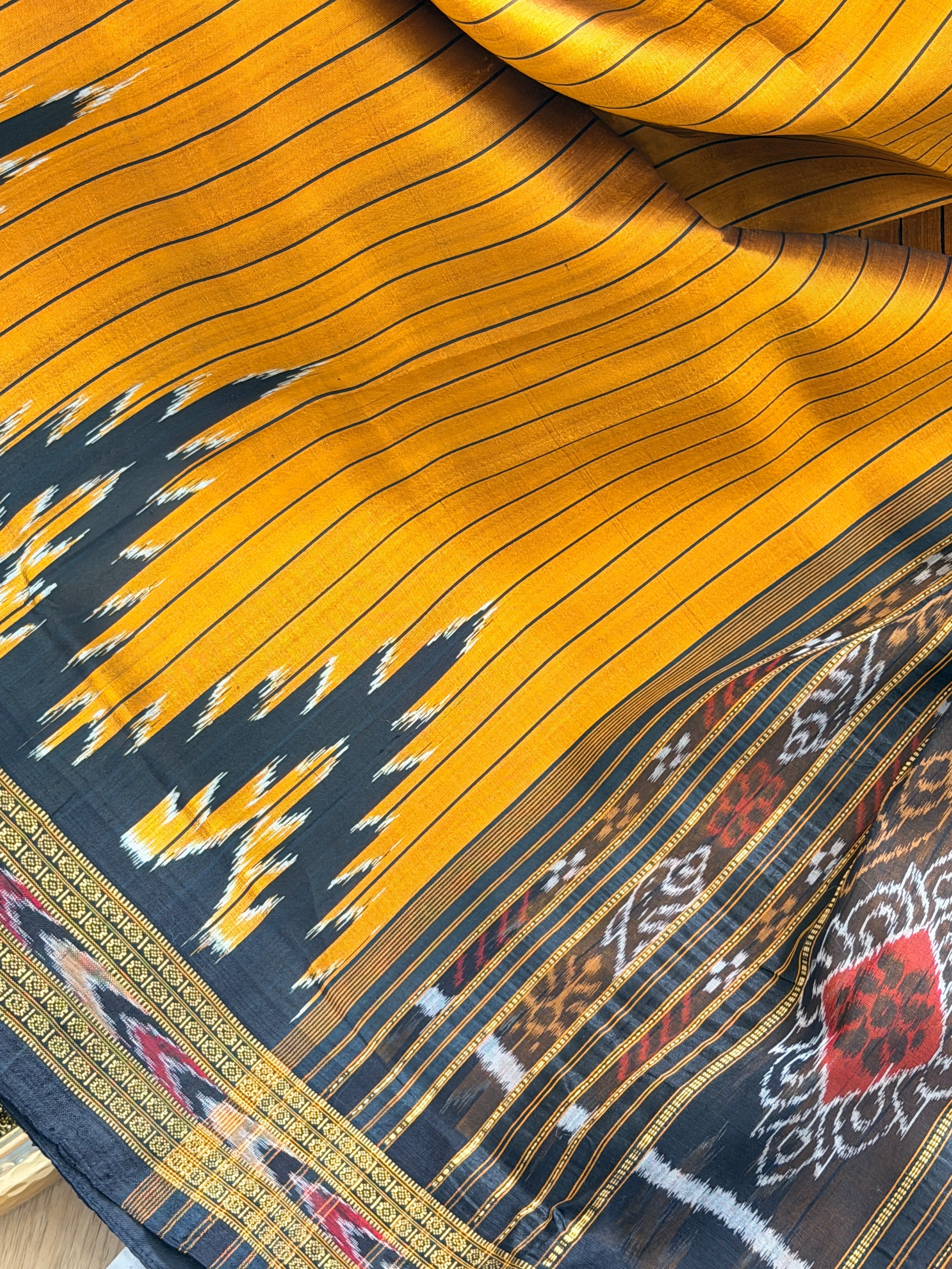 Stripe body big temple border pure khandua silk saree