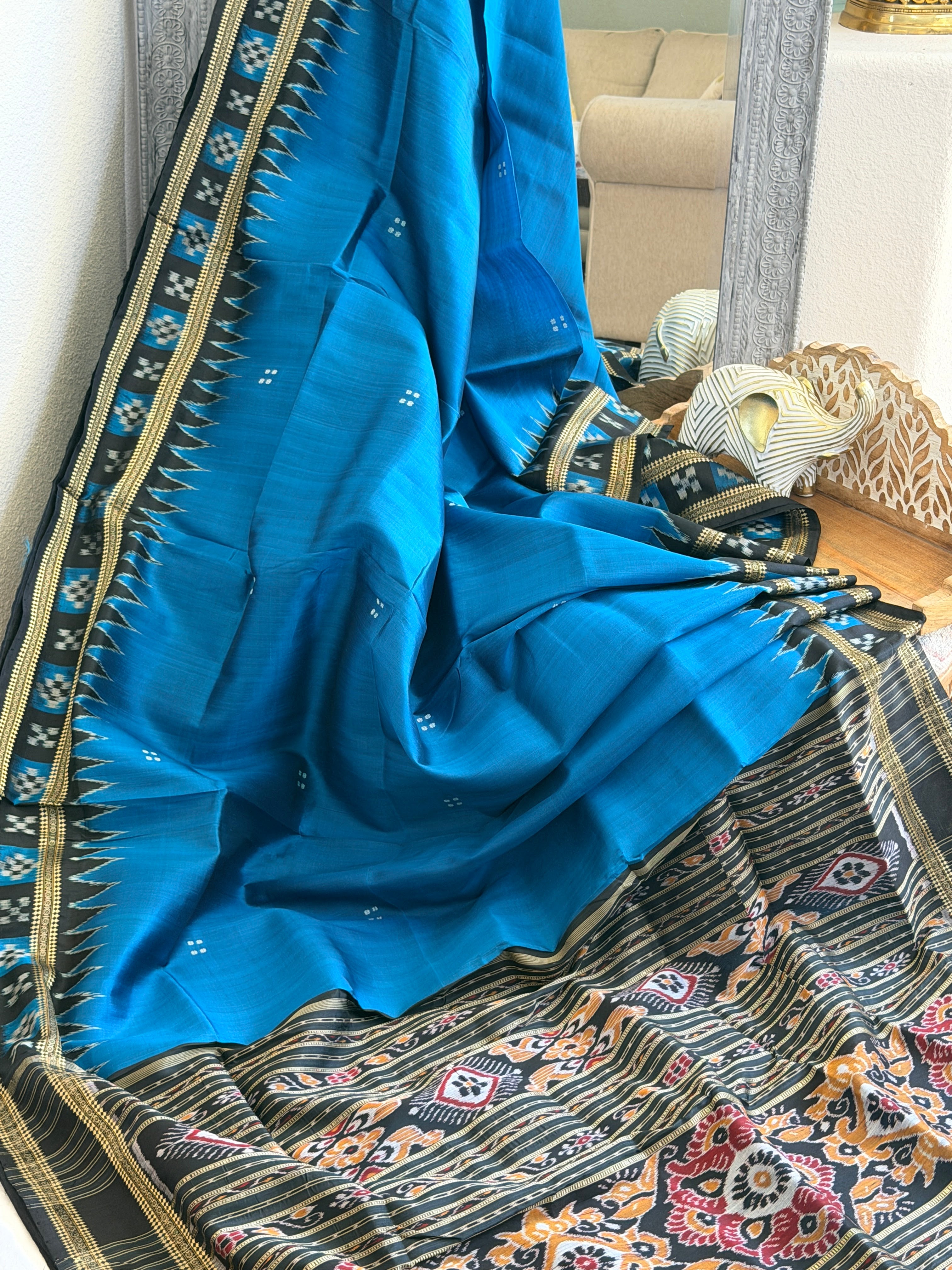 Khandua single border box pasapali odisha handloom saree