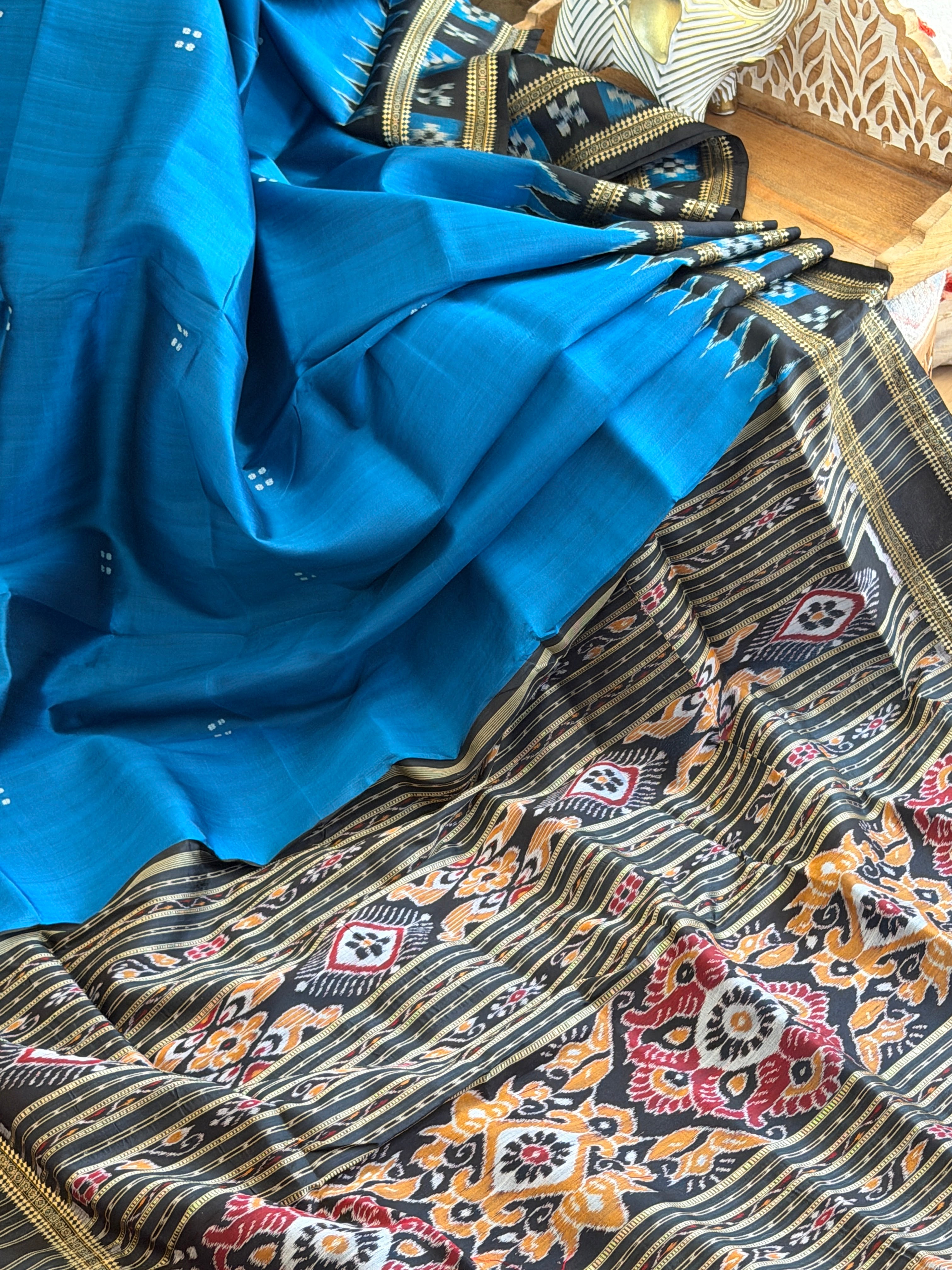 Khandua single border box pasapali odisha handloom saree