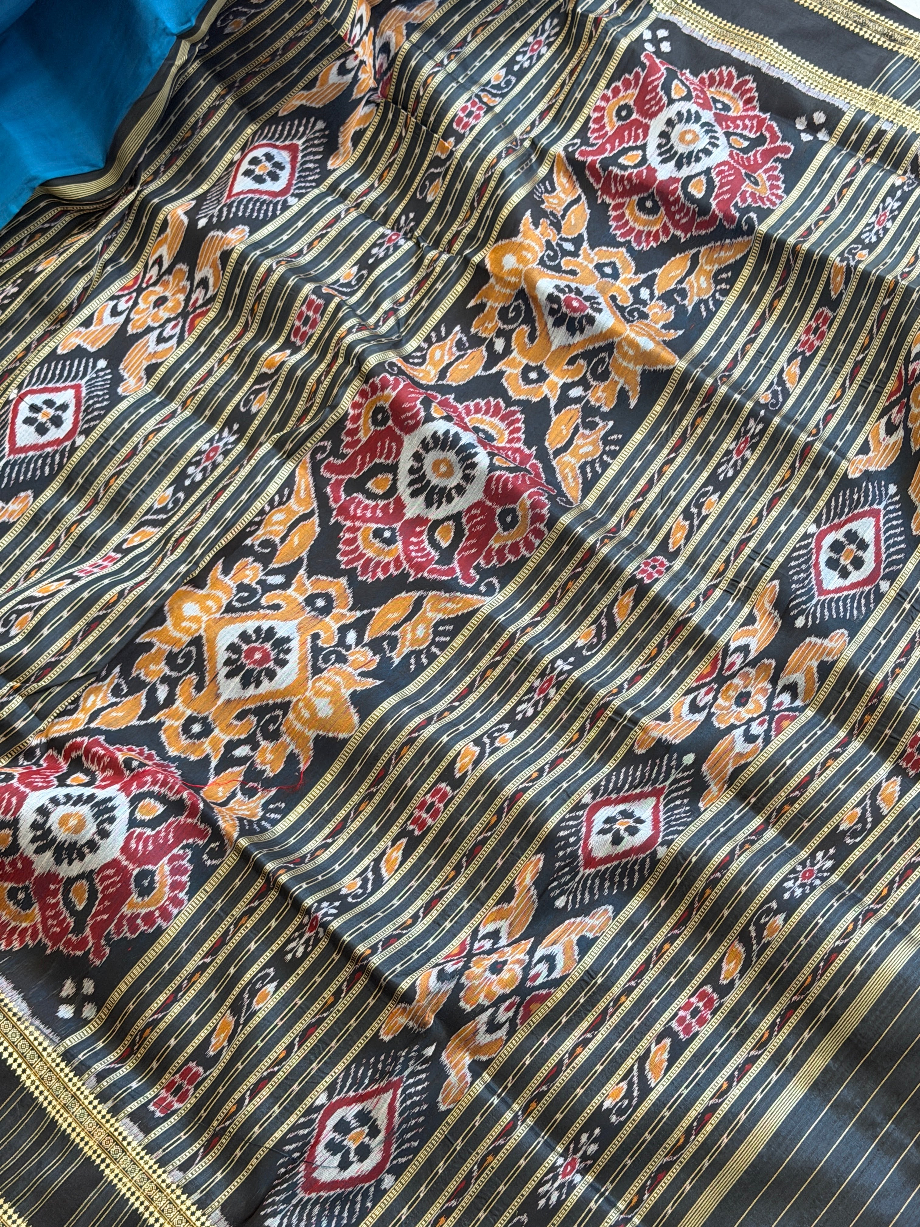 Khandua single border box pasapali odisha handloom saree