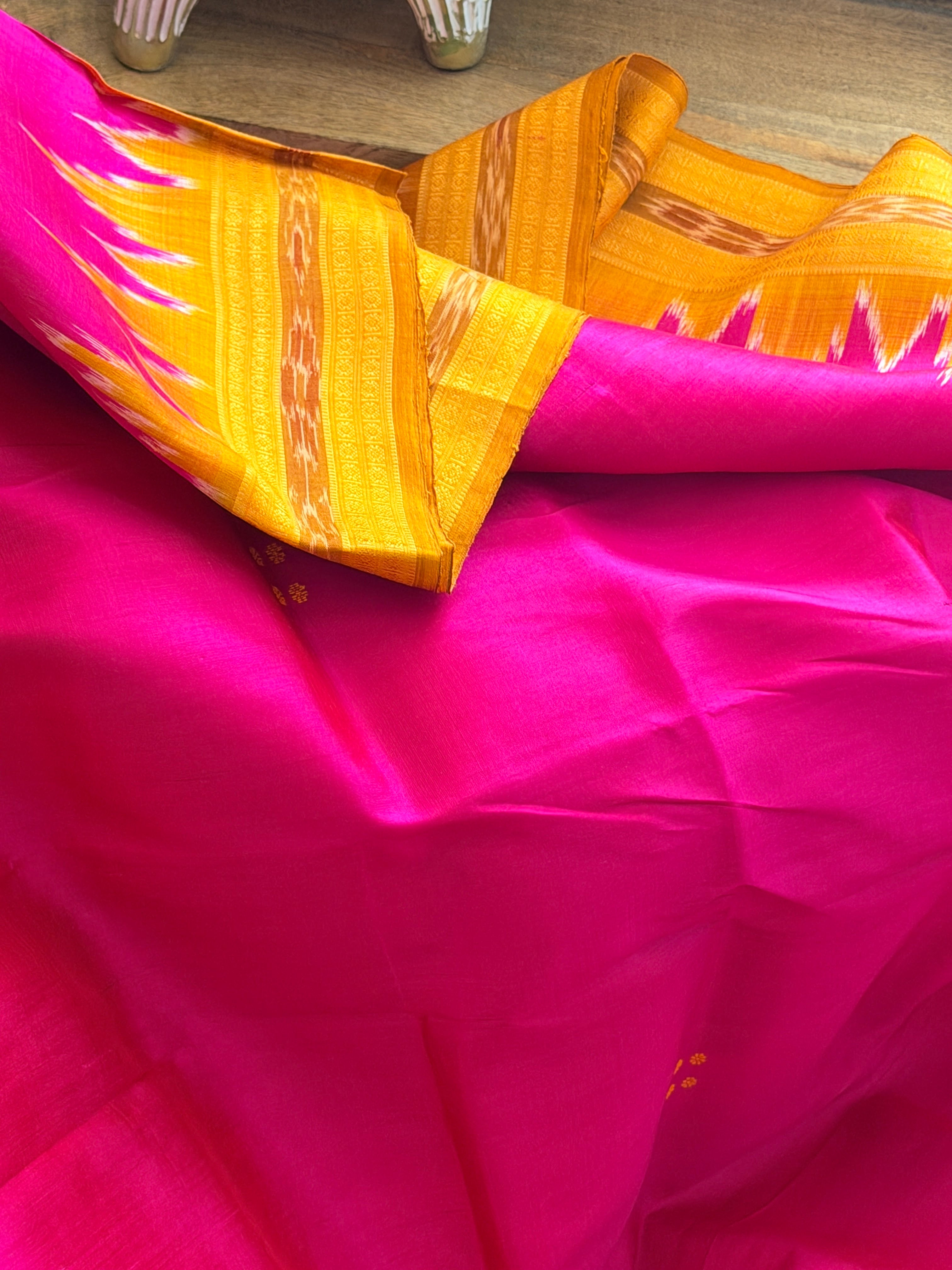 Khandua plain mini buti odisha handloom saree