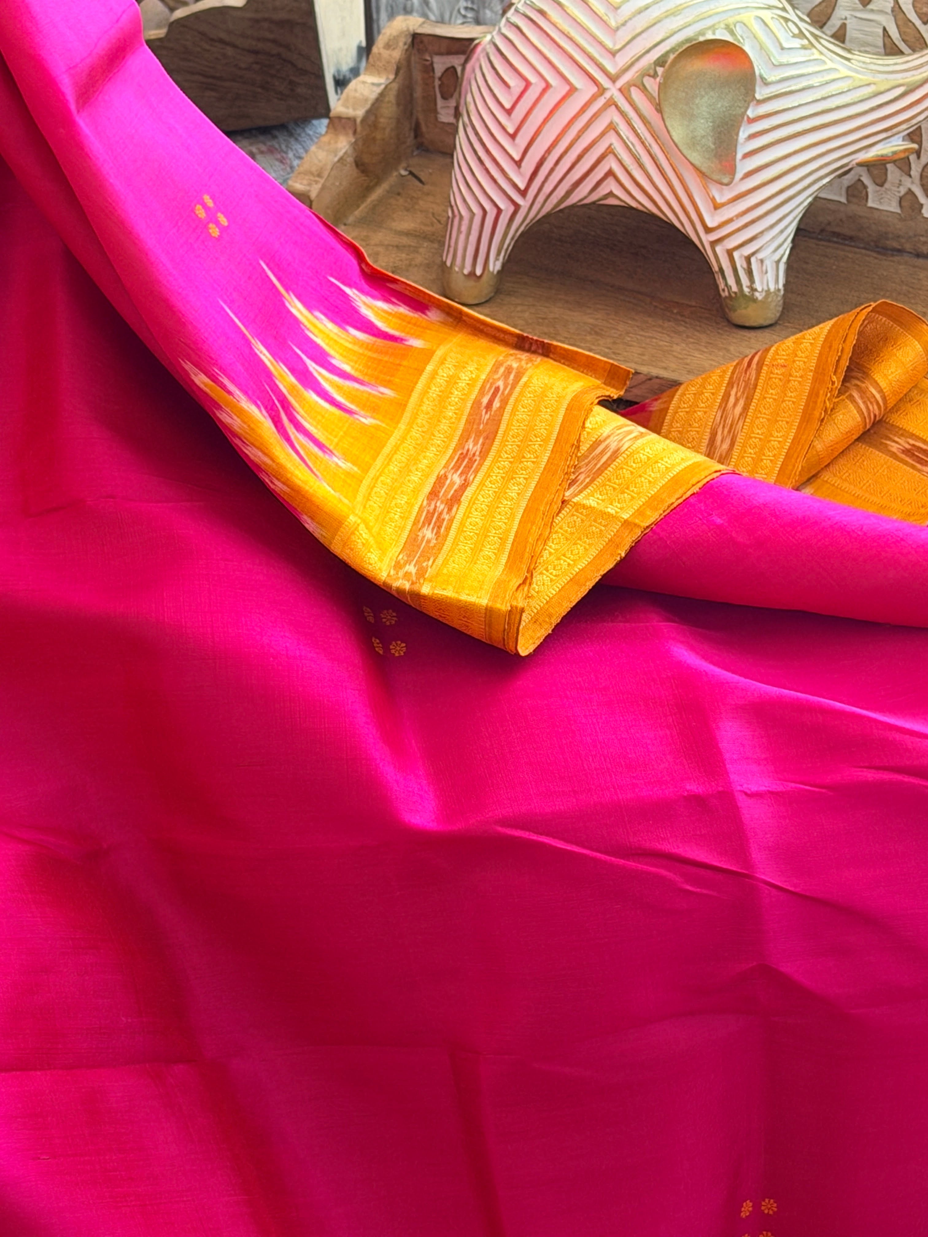 Khandua plain mini buti odisha handloom saree