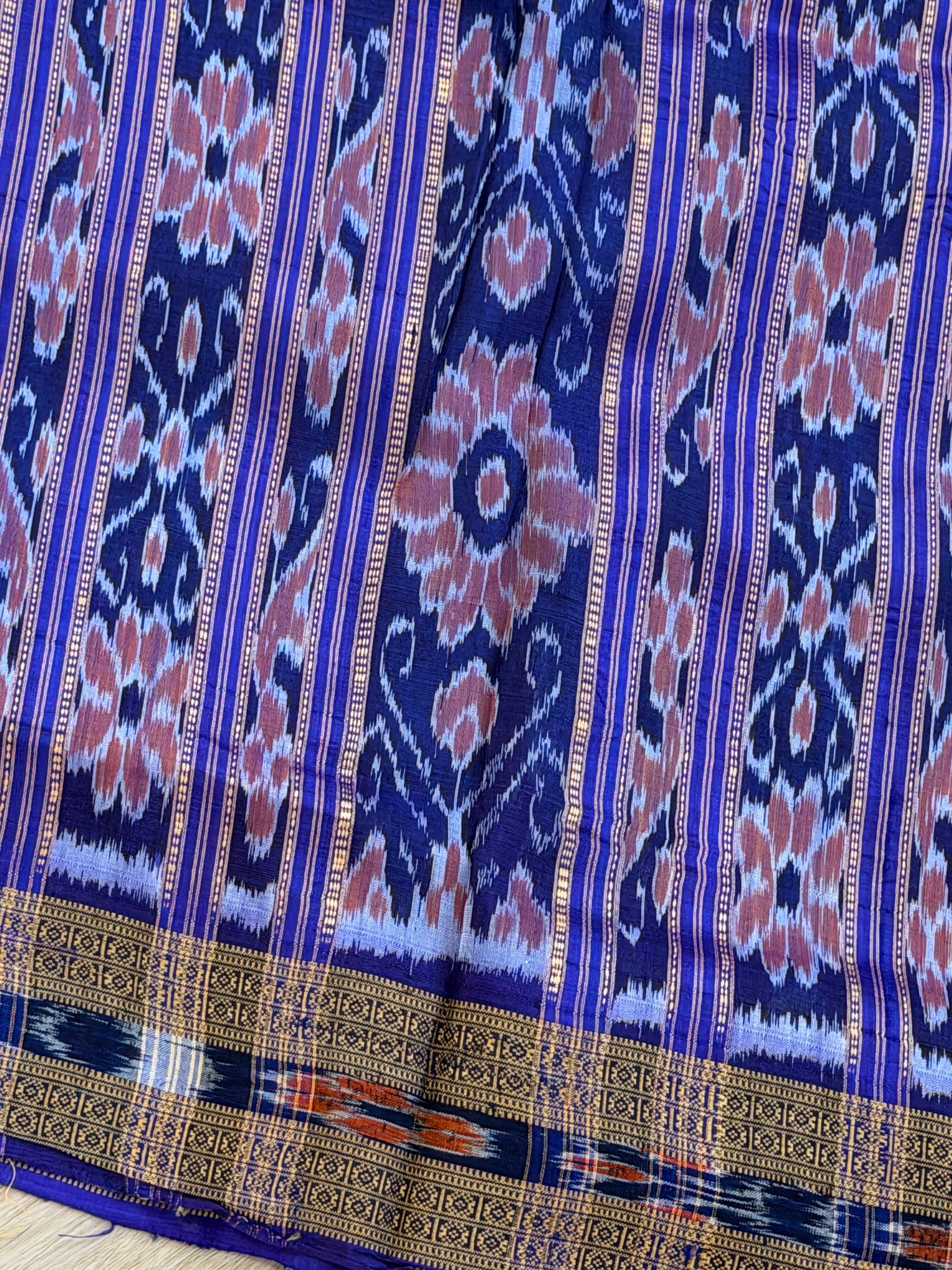 Khandua plain mini buti saree