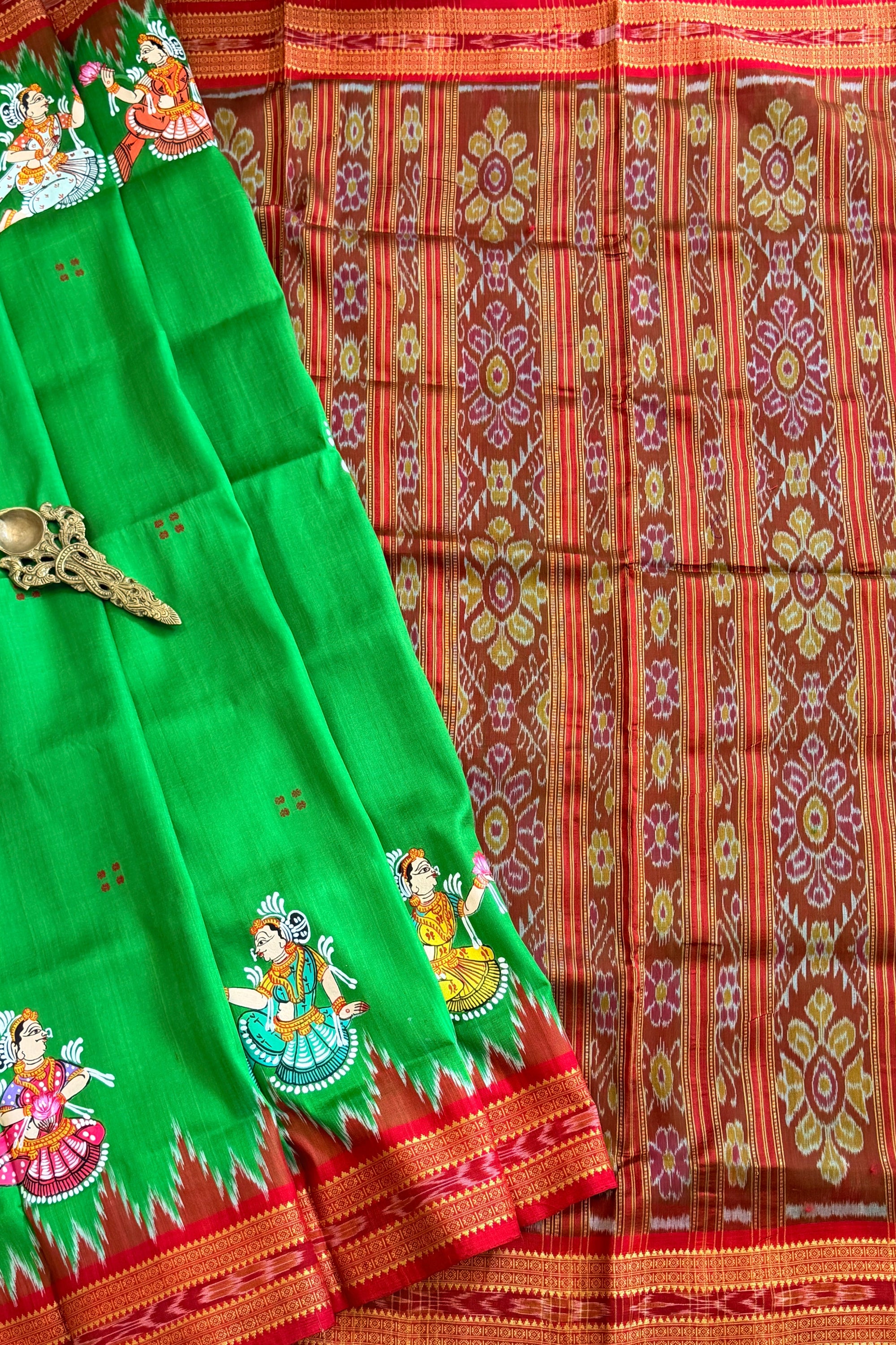 Khandua plain mini buti with pattachitra