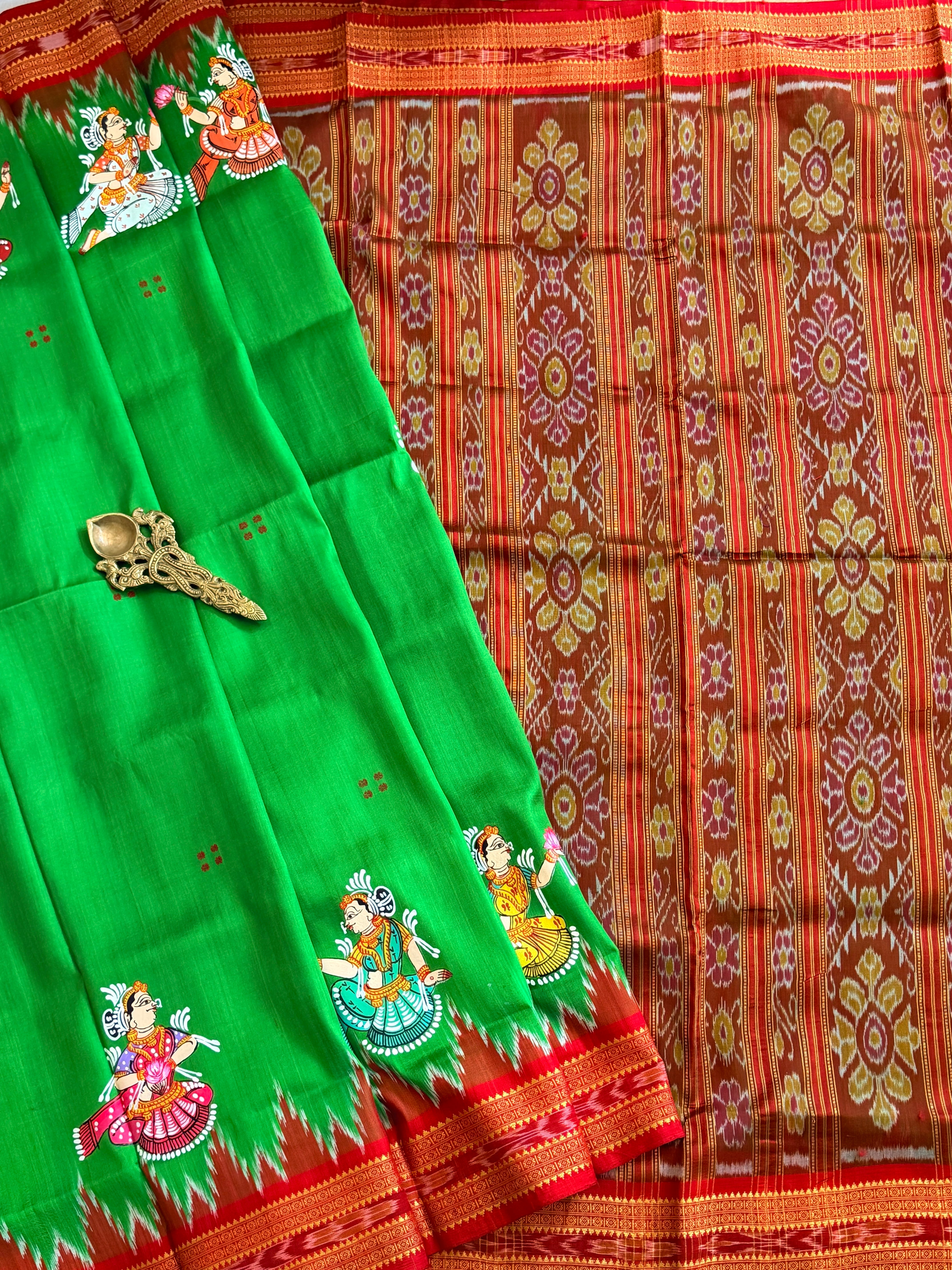 Khandua plain mini buti with pattachitra