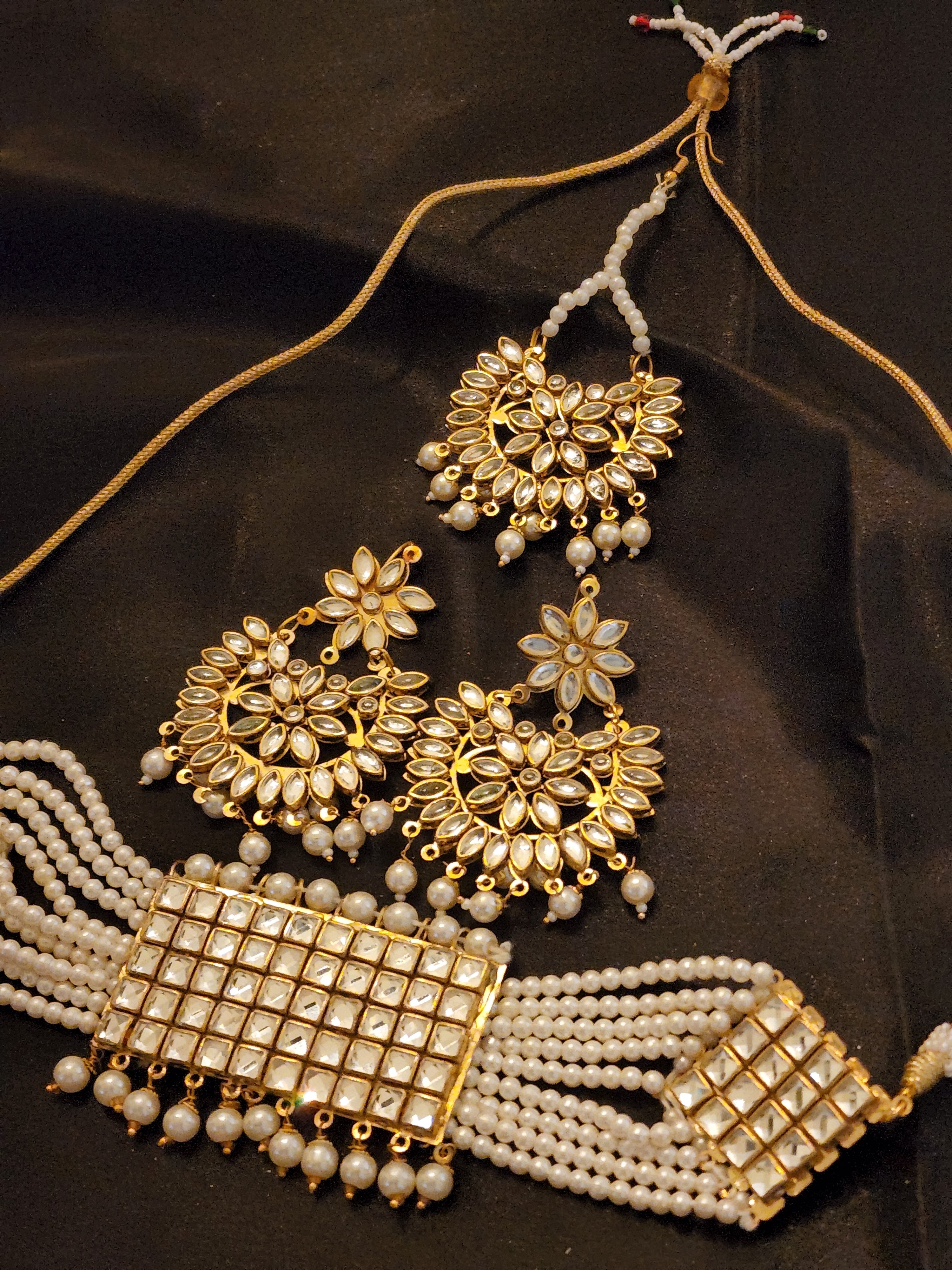Gold Kundan Choker Necklace Set with maangtika - gold