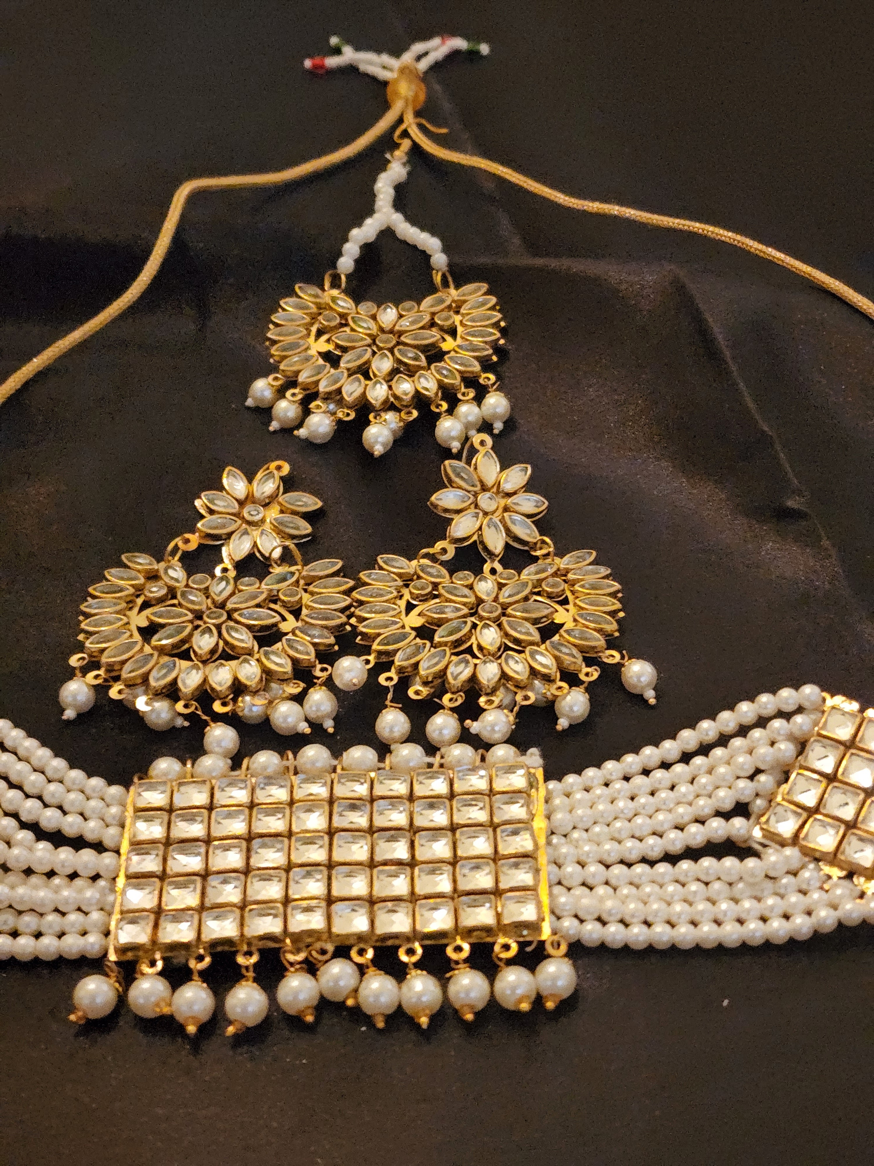 Gold Kundan Choker Necklace Set with maangtika - gold